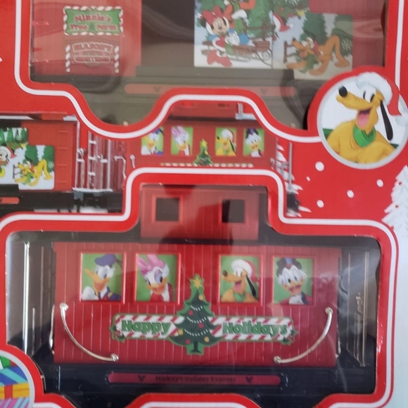 Disney's mickey mouse Christmas train - Picture 7 of 8